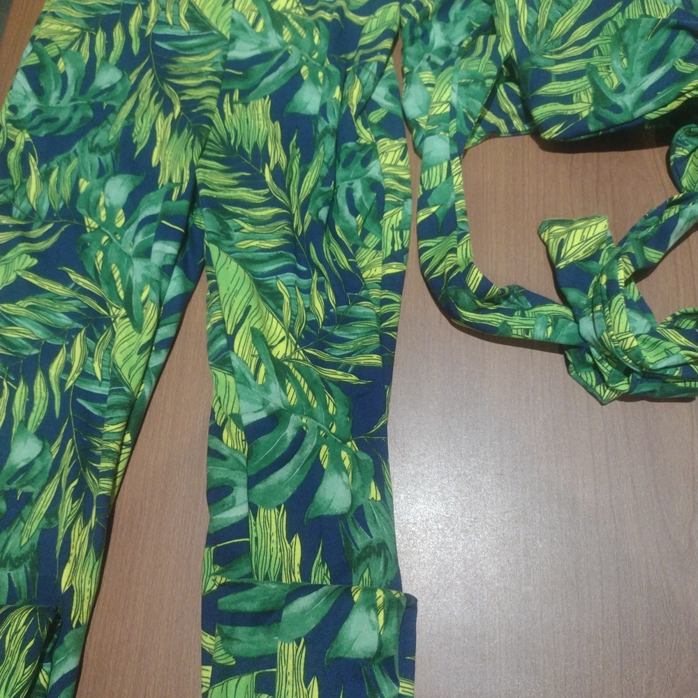 Tropical Leaf Print Leggings - Picture 6 of 6